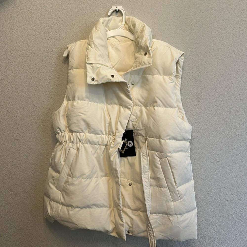 New beige vest off white